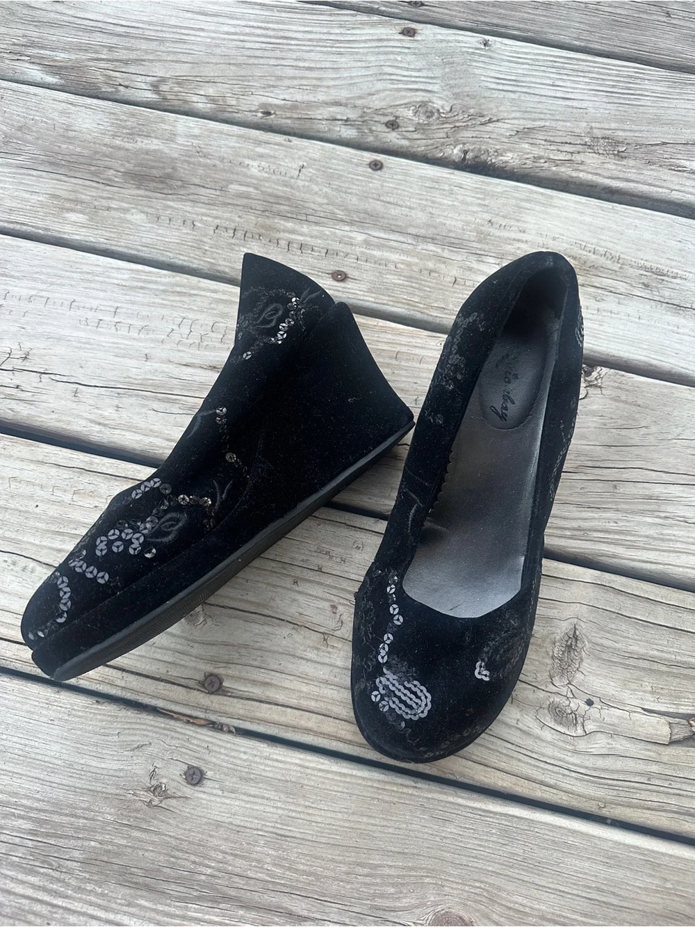 Vtg y2k baby me Black velvet wedge shoes with sequin details, Size 10